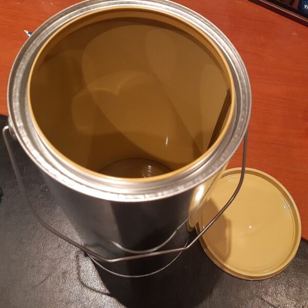 Cutii și găleți metalice pentru vopsele bază apă